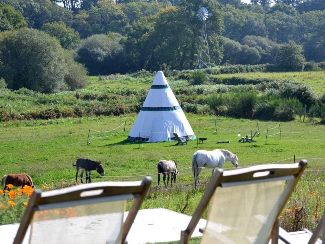 Gites & Tiny Houses Les Hauts De Toulvern Baden Bagian luar foto